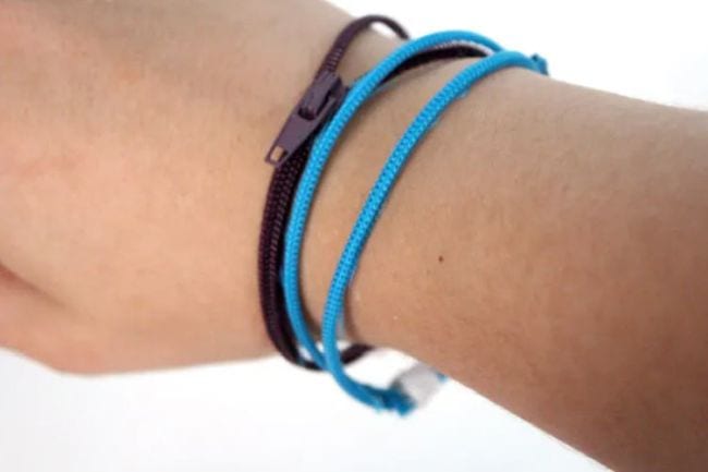 DIY Fidgets Zipper Bracelet DIY fidget toys: Student wearing blue and black bracelets made of zippers