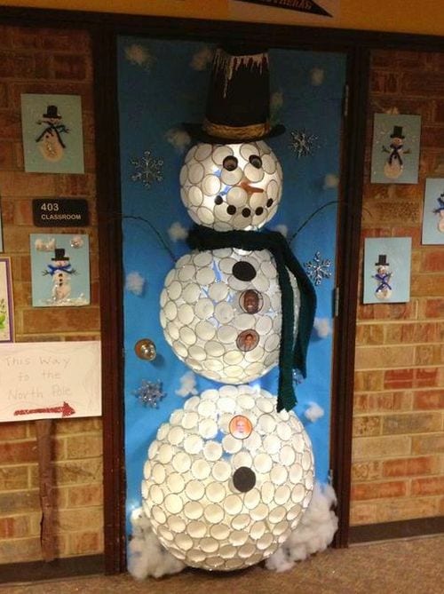 Winter Classroom Doors: Paper Cup Snowman A snowman is made up of white paper cups and lit up. It is used as a door decoration.