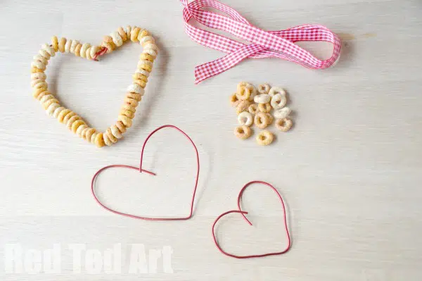cheerio-bird-feeder A picture that explains how to make a Cheerio bird feeder