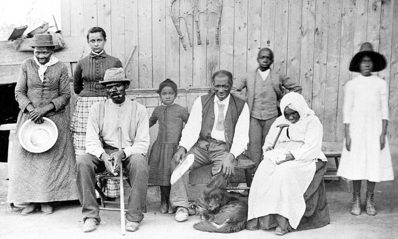Harriet Tubman Harriet Tubman standing with a group of former enslaved people she helped lead to freedom