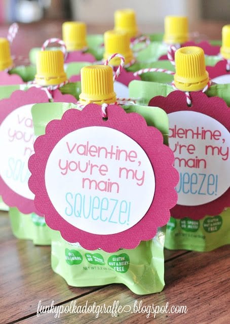 applesauce-valentine Applesauce packets with a valentine card attached