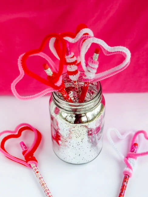 heart-shaped-pencil-topper heart shaped pencil topper made from pipe cleaners