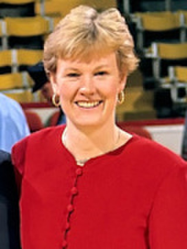 jackie-macmullan Jackie Macmullan smiling