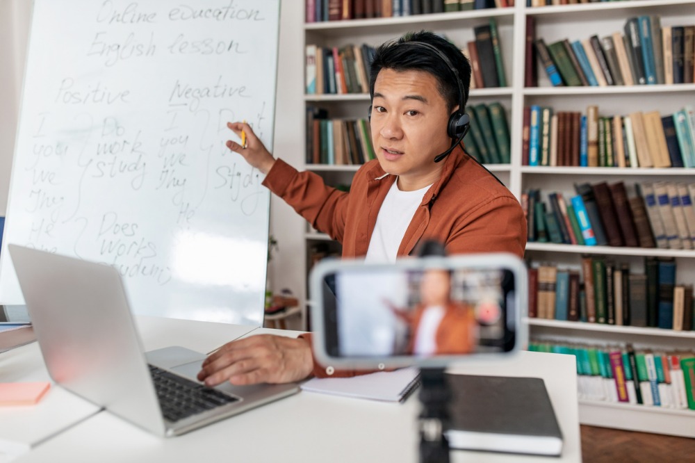 Why some teachers are turning to private tutoring services
