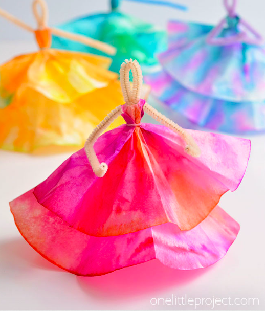 coffee-filter-ballerinas Tiny ballerina figures are made from pipe cleaners and dyed coffee filters