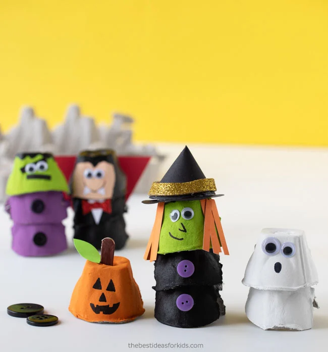 Egg-Carton-Halloween-Crafts-for-kids Tiny Halloween figures— a pumpkin, witch, ghost, frankenstein and vampire—made from egg carton sections