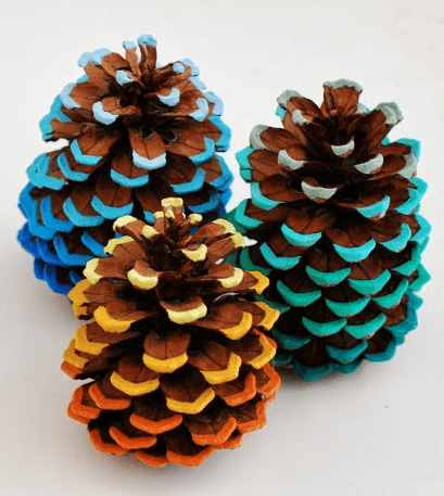 ombre-pinecones Pinecones with colorful tips