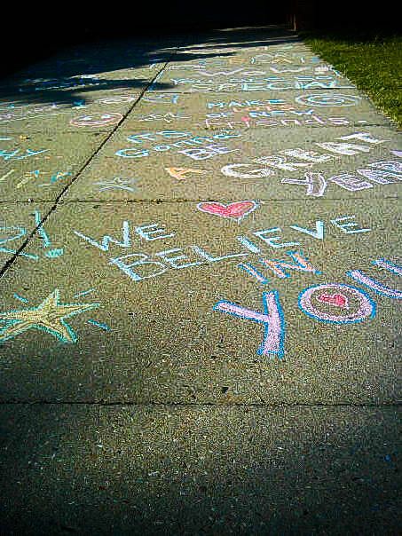 sidewalk-chalk-messages Encouraging messages written with sidewalk chalk on the pavement