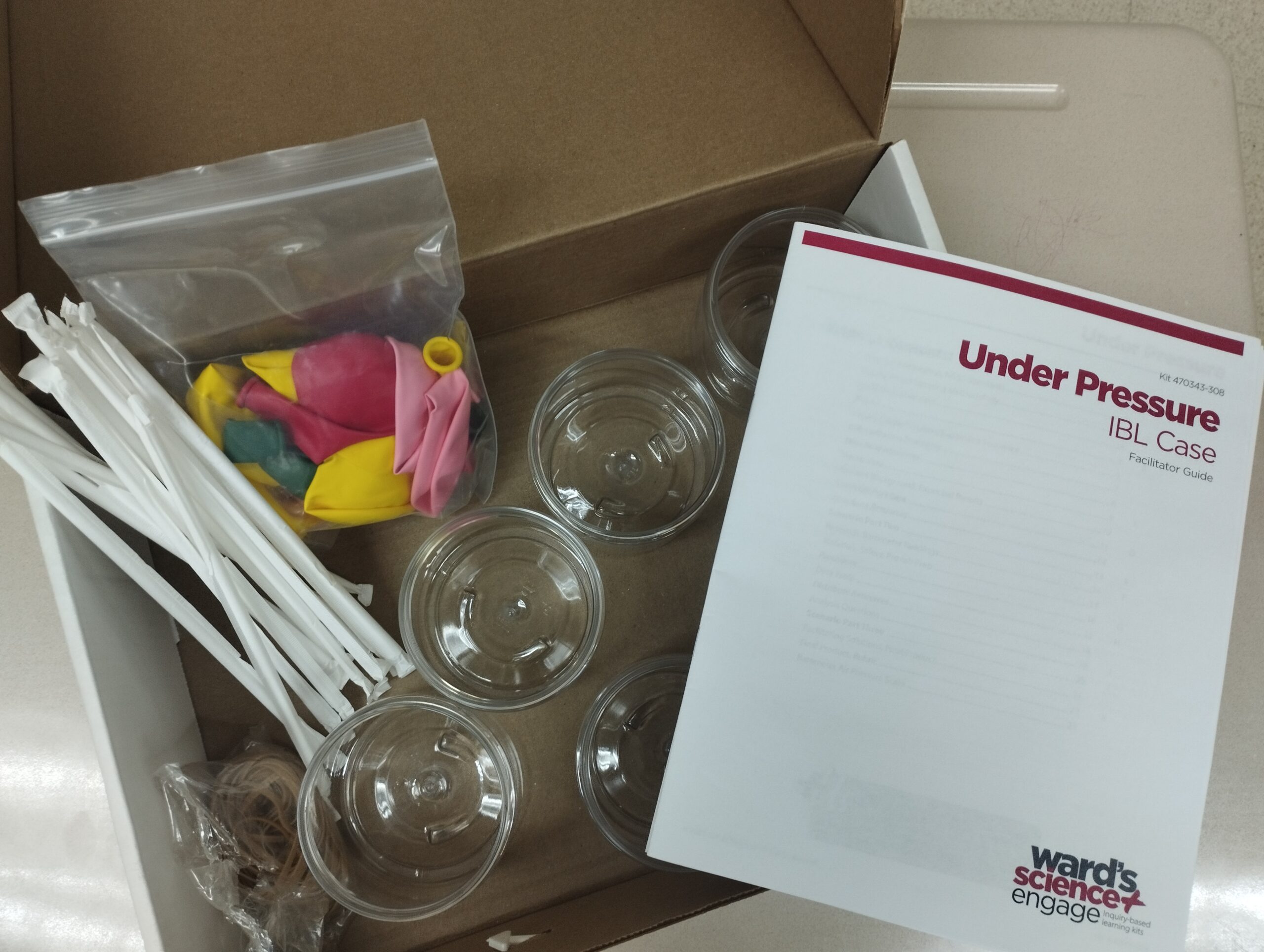 This Science Kit Helps Your Students Turn Air Into A-ha Moments Image of the Ward's Science Engage Kits content